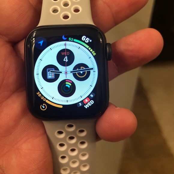 Apple Watch Series 4 - Picture 1 of 3